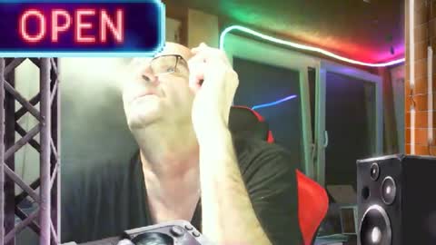 Snapshot of r_2d2_ chatting on February 14, 11:42 pm dj mike online show from February 14, 11:42 pm