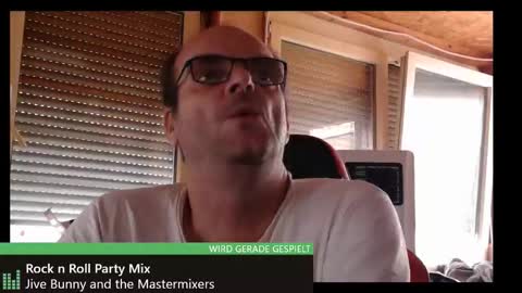 Snapshot of r_2d2_ chatting on November 21, 12:26 pm dj mike online show from November 21, 12:26 pm