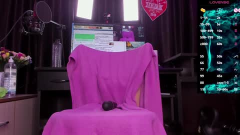 Laura online show from December 27, 2:47 am