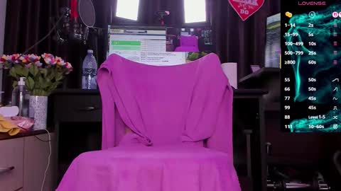 Laura online show from October 1, 2:39 am