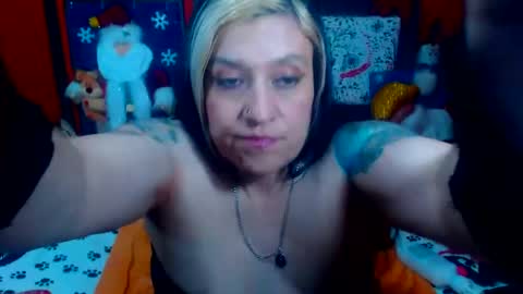 Snapshot of randymaturex01 chatting on December 30, 3:36 am Sonia online show from December 30, 3:36 am