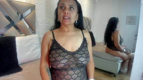 Raquel Moore  online show from February 6, 10:10 pm