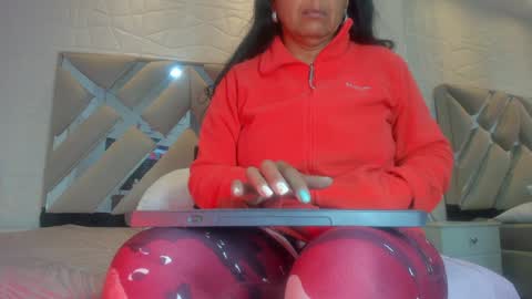 Raquel Moore  online show from February 7, 8:11 am