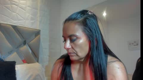 Raquel Moore  online show from February 21, 10:59 pm