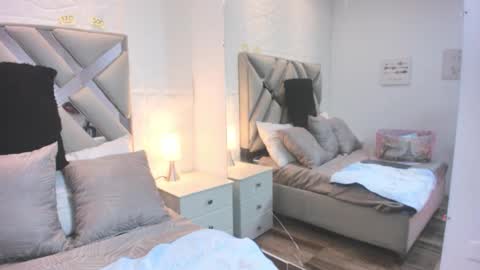 Raquel Moore  online show from September 17, 11:45 am