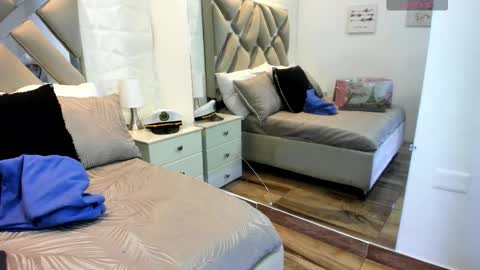 Raquel Moore  online show from October 6, 11:40 am