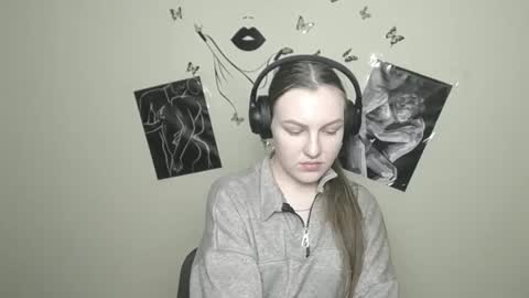 raspberry0101 online show from January 18, 1:51 pm