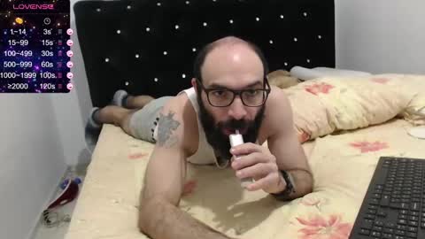 Snapshot of raul27big chatting on December 29, 7:11 pm RaulWildBoy27 online show from December 29, 7:11 pm