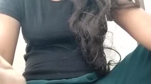 Snapshot of rava_sexy chatting on October 4, 3:59 am rava_sexy online show from October 4, 3:59 am