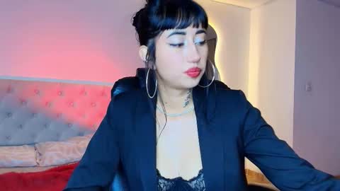 Raven  online show from November 20, 1:11 pm