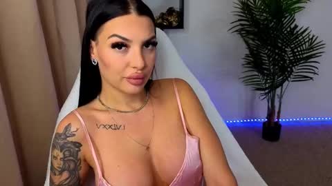 raven_inkk online show from December 1, 10:31 am