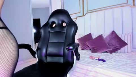 raven_jade_ online show from March 1, 6:57 am