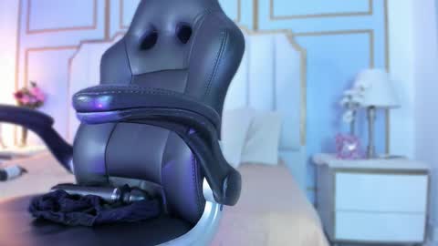 raven_jade_ online show from September 9, 3:39 am