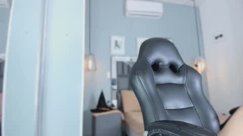 raven_jade_ online show from November 1, 7:16 pm