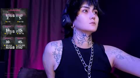 Snapshot of ravens_nest_ chatting on October 20, 3:45 pm Raven online show from October 20, 3:45 pm