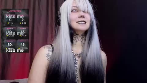 Snapshot of ravens_nest_ chatting on October 21, 11:22 am Raven online show from October 21, 11:22 am