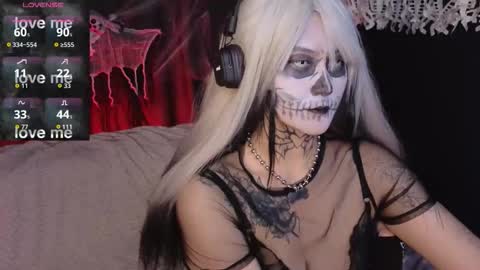 Snapshot of ravens_nest_ chatting on October 29, 12:07 pm Raven online show from October 29, 12:07 pm