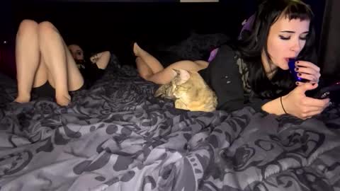 Ravyn and Nyx online show from November 13, 5:39 am