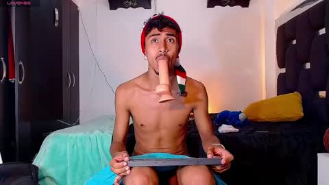 Snapshot of raydevil_ chatting on December 21, 12:31 am Rayn online show from December 21, 12:31 am