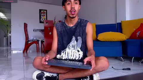 Snapshot of raydevil_ chatting on January 4, 6:40 pm Rayn online show from January 4, 6:40 pm