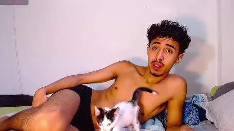 Snapshot of raydevil_ chatting on January 6, 6:20 pm Rayn online show from January 6, 6:20 pm