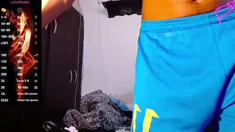 Snapshot of raydevil_ chatting on January 8, 9:23 pm Rayn online show from January 8, 9:23 pm