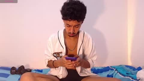 Snapshot of raydevil_ chatting on January 16, 2:51 am Rayn online show from January 16, 2:51 am