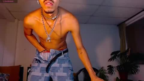 Snapshot of raydevil_ chatting on January 18, 11:22 pm Rayn online show from January 18, 11:22 pm