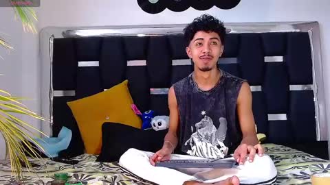 Snapshot of raydevil_ chatting on January 31, 3:44 pm Rayn online show from January 31, 3:44 pm