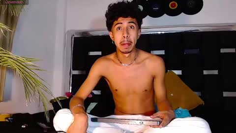 Snapshot of raydevil_ chatting on February 1, 2:05 am Rayn online show from February 1, 2:05 am