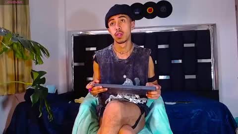 Snapshot of raydevil_ chatting on February 12, 6:30 pm Rayn online show from February 12, 6:30 pm