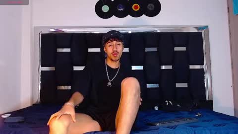 Snapshot of raydevil_ chatting on February 17, 7:53 pm Rayn online show from February 17, 7:53 pm