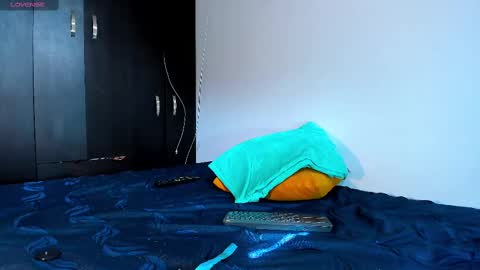 Snapshot of raydevil_ chatting on March 2, 3:05 pm Rayn online show from March 2, 3:05 pm