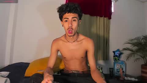 Snapshot of raydevil_ chatting on March 3, 9:48 pm Rayn online show from March 3, 9:48 pm