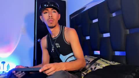 Snapshot of raydevil_ chatting on September 30, 6:07 am Rayn online show from September 30, 6:07 am