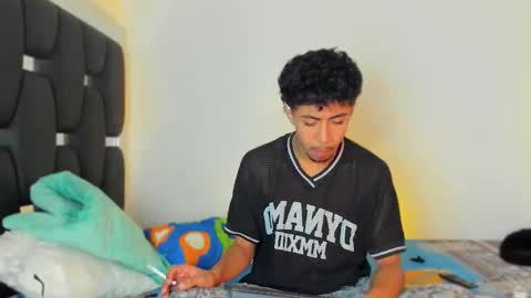 Snapshot of raydevil_ chatting on October 28, 7:05 pm Rayn online show from October 28, 7:05 pm