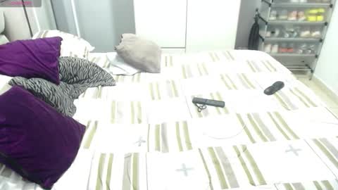 Snapshot of raysajoness chatting on December 3, 1:46 am raysajoness online show from December 3, 1:46 am