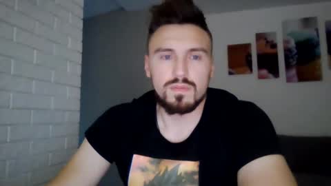 Snapshot of razvan27h chatting on January 23, 2:50 pm Razvan27h online show from January 23, 2:50 pm