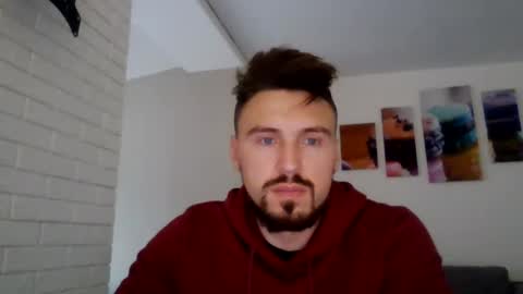 Snapshot of razvan27h chatting on January 25, 10:51 am Razvan27h online show from January 25, 10:51 am