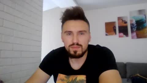 Snapshot of razvan27h chatting on January 26, 11:28 am Razvan27h online show from January 26, 11:28 am