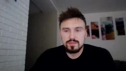 Snapshot of razvan27h chatting on February 8, 5:08 pm Razvan27h online show from February 8, 5:08 pm