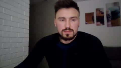 Snapshot of razvan27h chatting on February 25, 7:14 pm Razvan27h online show from February 25, 7:14 pm