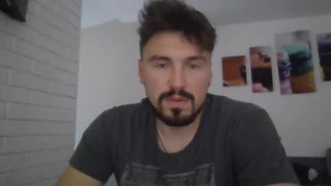 Snapshot of razvan27h chatting on November 6, 11:33 am Razvan27h online show from November 6, 11:33 am