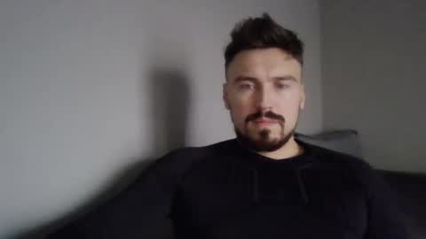 Snapshot of razvan27h chatting on December 18, 9:48 am Razvan27h online show from December 18, 9:48 am