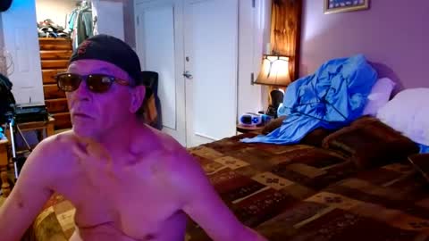 Snapshot of ready4aride2day chatting on December 2, 2:53 am ready4aride2day online show from December 2, 2:53 am