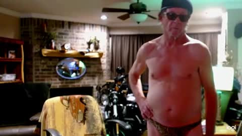 Snapshot of ready4aride2day chatting on January 20, 10:40 am ready4aride2day online show from January 20, 10:40 am