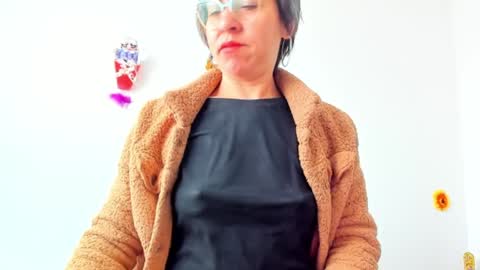 Rebbeca online show from January 5, 12:53 pm