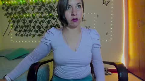 Rebbeca online show from September 25, 10:30 am