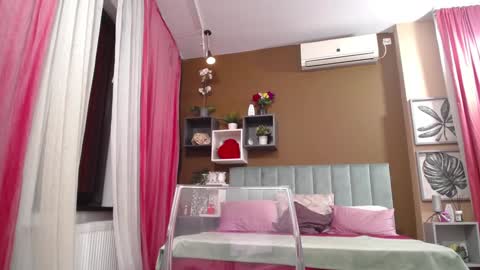 rebecablackx online show from December 19, 11:18 am