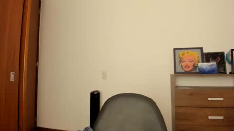 red_flower203 online show from December 3, 10:51 pm